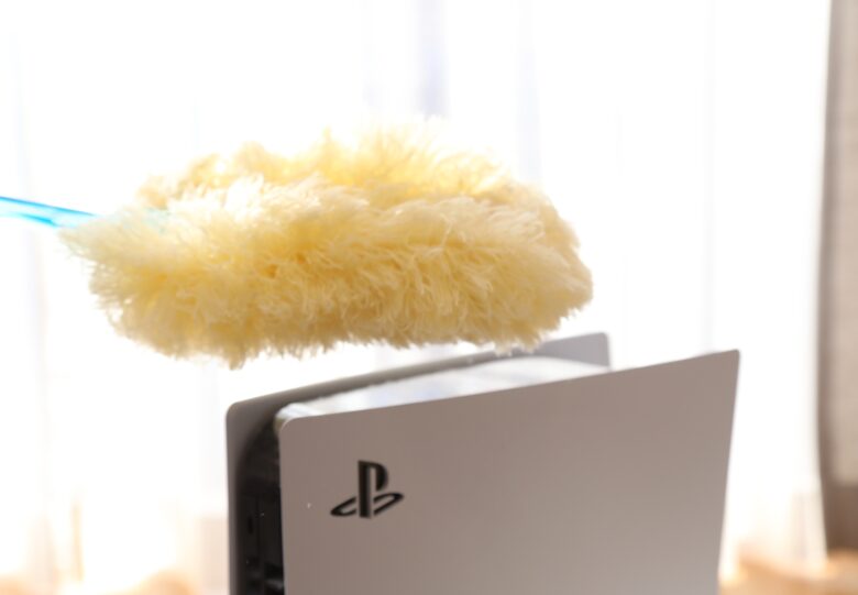 PS5表面のほこりを掃除